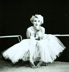 Marilyn Monroe w sukni baletowej, Źródło: Desa Unicum
