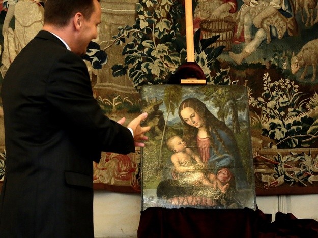   27 lipca 2012 roku Minister Spraw Zagranicznych, Radosław Sikorski przekazuje Madonnę pod jodłami archikatedrze wrocławskiej / Fot. MSZ  