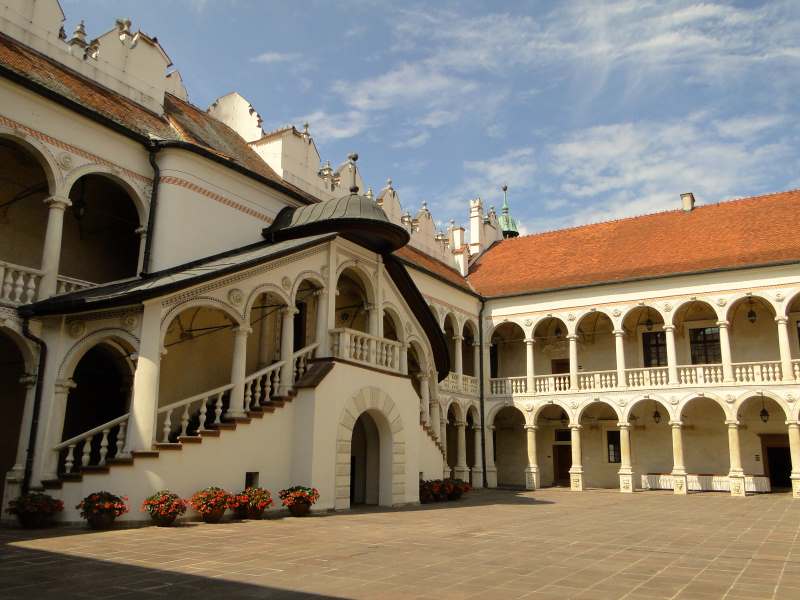  Zamek w Baranowie Sandomierskim - dziś kompleks hotelowo-konferencyjny