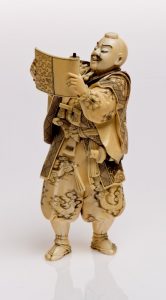 Figura samuraja - kimono, Japonia, początek XX w., kość słoniowa_0906