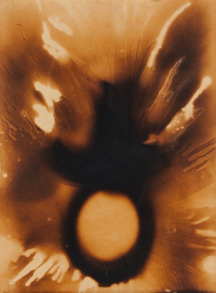 Yves Klein, Untitled Fire Painting (F 67), 1962; źr. yvesklein.com